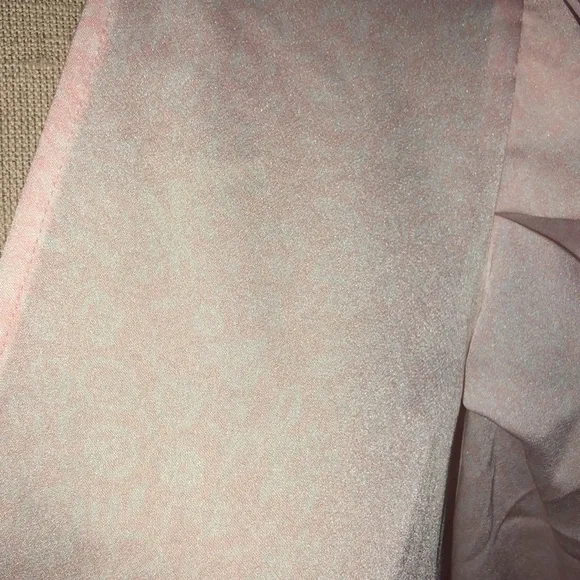 Never worn beautiful Express top - Picture 3 of 6